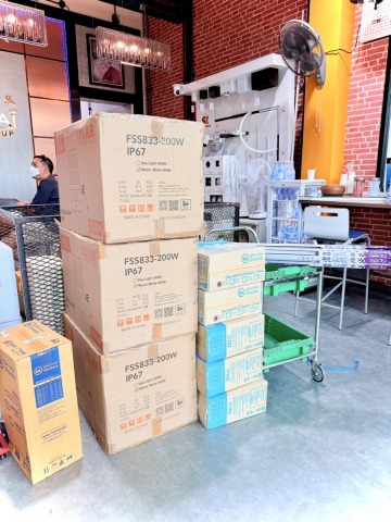 โคมไฟถนนโซล่าเซลล์ FSL และหลอดไฟ LED สต็อกพร้อมจำหน่าย